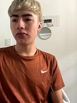 Snapshot of AlexanderCollman chatting on December 3, 5:44 pm AlexanderCollman online show from December 3, 5:44 pm