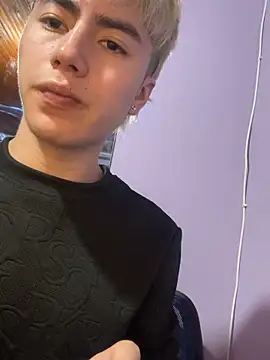 Snapshot of AlexanderCollman chatting on December 4, 5:50 am AlexanderCollman online show from December 4, 5:50 am