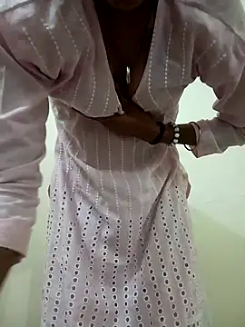 Snapshot of Alia-00 chatting on November 6, 4:13 am Alia-00 online show from November 6, 4:13 am