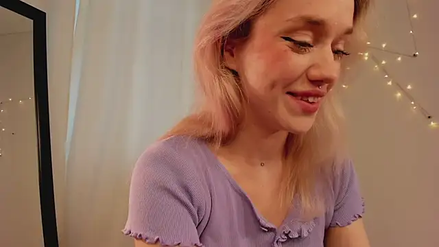 Snapshot of DiscoPotato chatting on September 19, 12:28 pm DiscoPotato online show from September 19, 12:28 pm