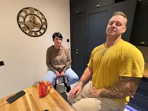 backdoorgalore4you online show from April 4, 9:01 pm