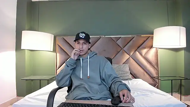 Snapshot of Marcus_Jeron chatting on October 22, 9:47 pm Marcus Jeron online show from October 22, 9:47 pm