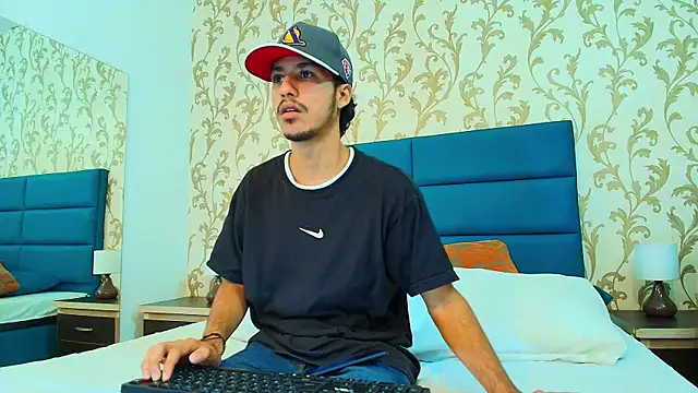 Snapshot of Marcus_Jeron chatting on November 20, 9:47 pm Marcus Jeron online show from November 20, 9:47 pm