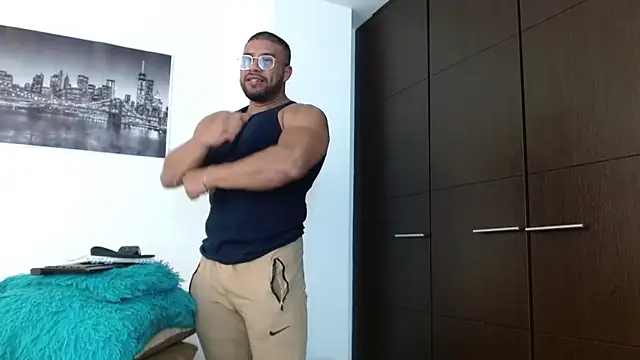 AntonyDAngelo25 online show from October 15, 8:20 pm