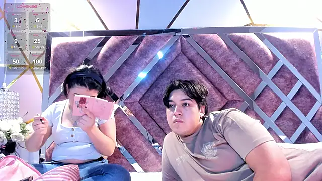 Snapshot of EmilyANDrew_ chatting on November 24, 5:29 am EmilyANDrew online show from November 24, 5:29 am