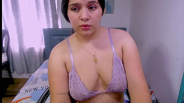 Snapshot of sarah_aguilar chatting on September 17, 8:10 pm sarah aguilar online show from September 17, 8:10 pm