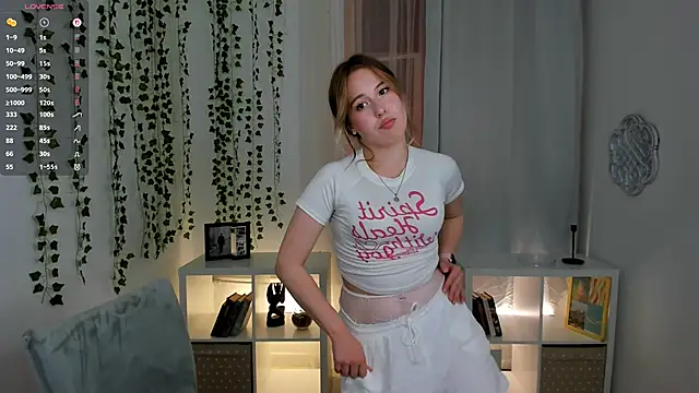 LanaRoselle online show from September 19, 9:37 pm