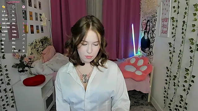 LanaRoselle online show from March 6, 9:33 pm