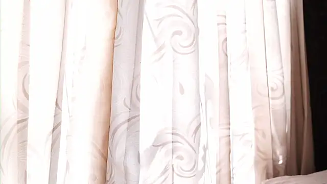 Ariaa Isabell online show from December 3, 7:01 pm