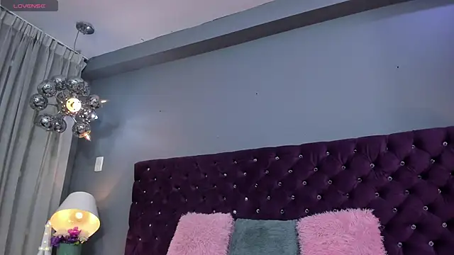 Snapshot of RedAngel1- chatting on September 27, 4:06 am RedAngel1- online show from September 27, 4:06 am