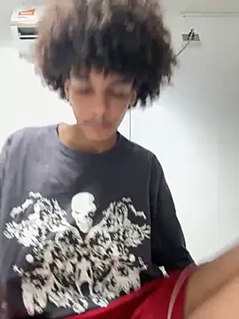 Snapshot of Max_Rain chatting on October 24, 10:50 pm Max Rain online show from October 24, 10:50 pm