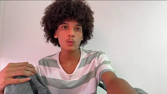 Snapshot of Max_Rain chatting on October 28, 7:27 pm Max Rain online show from October 28, 7:27 pm