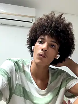 Snapshot of Max_Rain chatting on December 2, 3:45 am Max Rain online show from December 2, 3:45 am