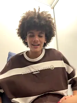 Snapshot of Max_Rain chatting on December 14, 4:40 am Max Rain online show from December 14, 4:40 am