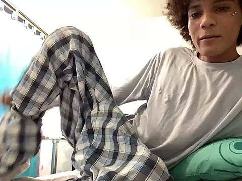 Max Rain online show from April 14, 10:05 pm