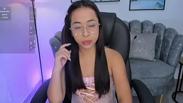 July Adams online show from November 23, 5:40 am