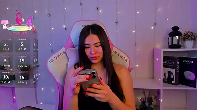 Megan Williamms online show from November 4, 12:43 am