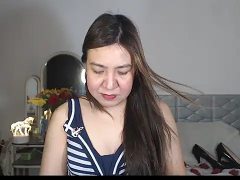 Snapshot of stellahugeX chatting on December 5, 8:45 am stellahugeX online show from December 5, 8:45 am