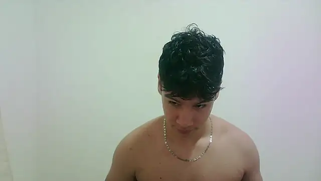 Snapshot of zeus_181 chatting on December 5, 8:45 am zeus 181 online show from December 5, 8:45 am