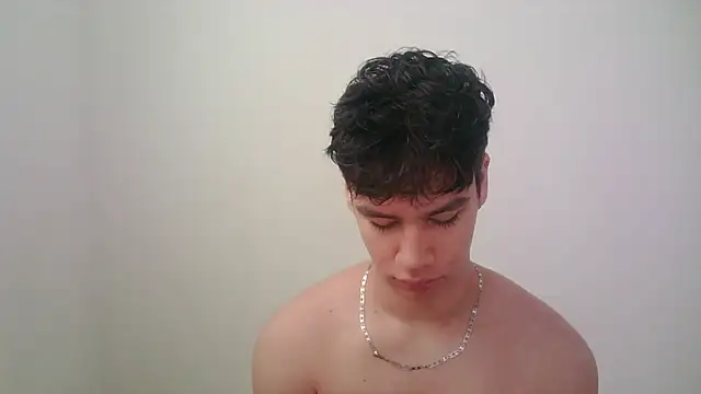 Snapshot of zeus_181 chatting on December 20, 1:18 pm zeus 181 online show from December 20, 1:18 pm