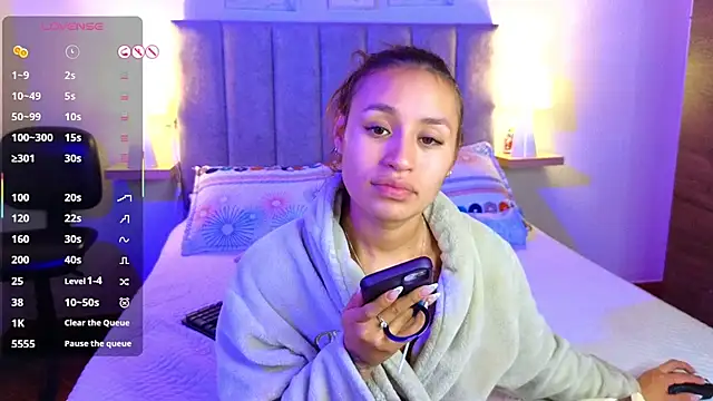 Snapshot of juliana-mancini chatting on October 26, 5:52 pm juliana-mancini online show from October 26, 5:52 pm