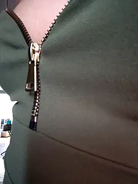 Snapshot of katieforest chatting on February 27, 2:10 am katieforest online show from February 27, 2:10 am