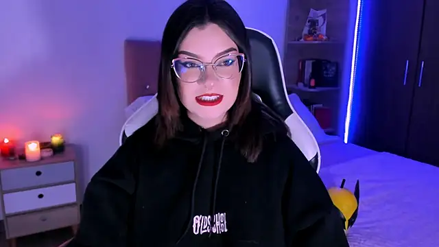 Snapshot of OphelianaRose33 chatting on October 25, 11:10 pm OphelianaRose33 online show from October 25, 11:10 pm