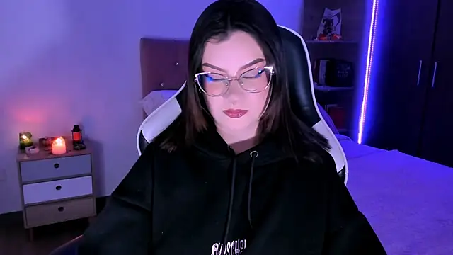 Snapshot of OphelianaRose33 chatting on October 30, 10:54 pm OphelianaRose33 online show from October 30, 10:54 pm