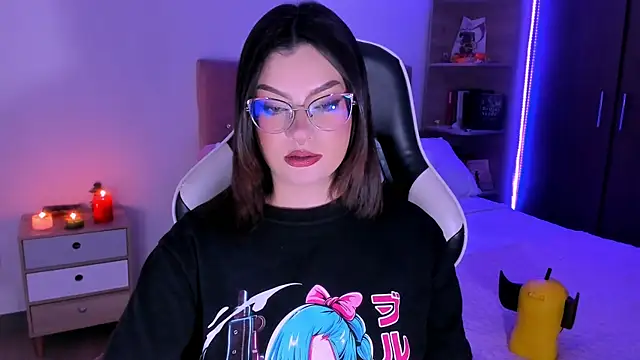 Snapshot of OphelianaRose33 chatting on November 23, 9:25 pm OphelianaRose33 online show from November 23, 9:25 pm