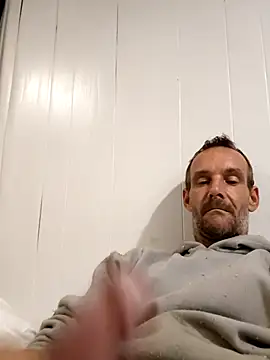 Snapshot of Hungwell1515 chatting on November 12, 1:55 pm Hungwell1515 online show from November 12, 1:55 pm