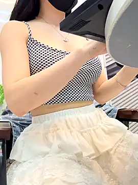 Linh 2004 online show from September 20, 2:07 pm