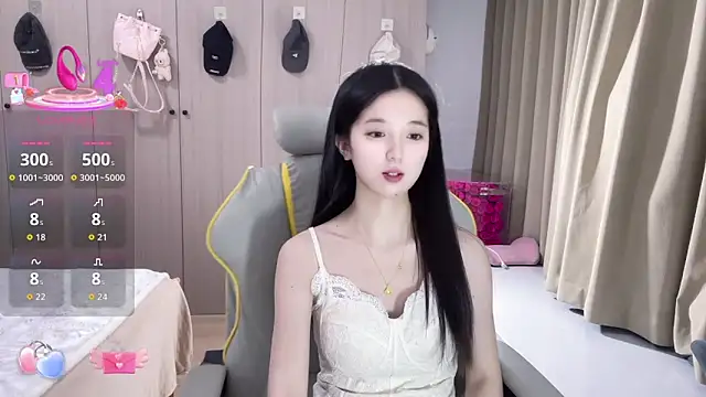 Snapshot of OiOi-666 chatting on December 22, 12:46 pm OiOi-666 online show from December 22, 12:46 pm