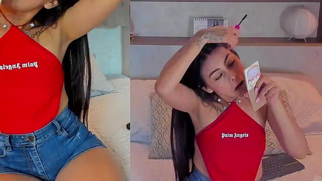 Snapshot of Emilly_Beaumont chatting on April 24, 2:08 pm Emilly Beaumont online show from April 24, 2:08 pm