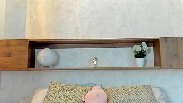 Snapshot of Emilly_Beaumont chatting on May 25, 1:17 pm Emilly Beaumont online show from May 25, 1:17 pm