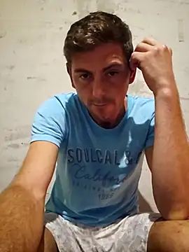 Snapshot of Alex-andru88 chatting on October 10, 7:35 pm Alex-andru88 online show from October 10, 7:35 pm