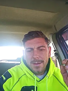 Snapshot of Alex-andru88 chatting on October 17, 7:00 am Alex-andru88 online show from October 17, 7:00 am