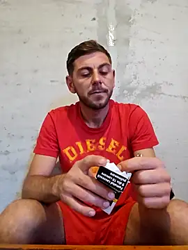 Snapshot of Alex-andru88 chatting on October 19, 8:15 am Alex-andru88 online show from October 19, 8:15 am