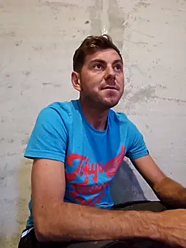 Snapshot of Alex-andru88 chatting on October 20, 2:06 pm Alex-andru88 online show from October 20, 2:06 pm