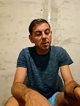 Snapshot of Alex-andru88 chatting on October 28, 5:22 am Alex-andru88 online show from October 28, 5:22 am