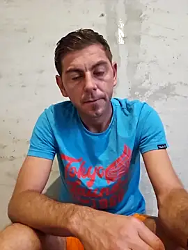 Snapshot of Alex-andru88 chatting on November 2, 7:33 am Alex-andru88 online show from November 2, 7:33 am