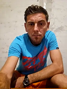 Snapshot of Alex-andru88 chatting on November 2, 7:38 pm Alex-andru88 online show from November 2, 7:38 pm