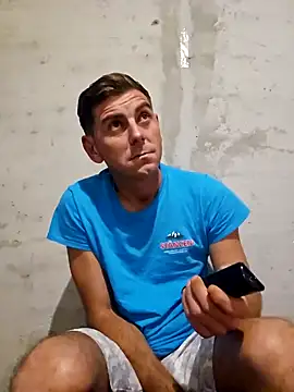 Snapshot of Alex-andru88 chatting on November 7, 1:44 pm Alex-andru88 online show from November 7, 1:44 pm