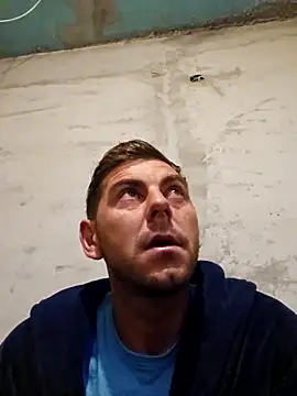 Snapshot of Alex-andru88 chatting on November 13, 4:00 am Alex-andru88 online show from November 13, 4:00 am