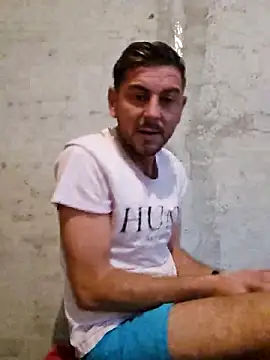 Snapshot of Alex-andru88 chatting on November 18, 9:47 am Alex-andru88 online show from November 18, 9:47 am