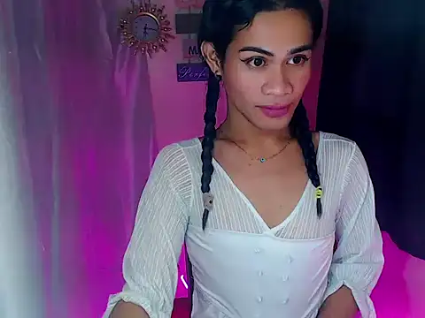 bellalot online show from December 16, 10:15 pm