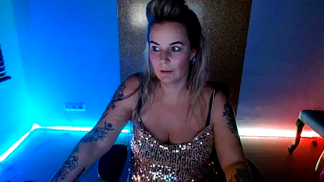 Mrs-Aurora online show from December 2, 11:56 pm