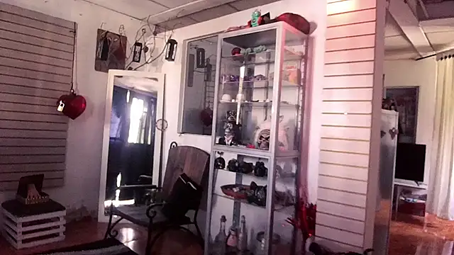 xinamora online show from October 22, 2:50 pm