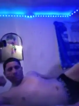 Snapshot of Juniorharo1982 chatting on December 19, 9:49 am Juniorharo1982 online show from December 19, 9:49 am