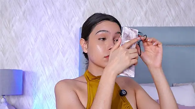 Snapshot of Sofy_Bradd chatting on October 8, 3:15 am Sofy Bradd online show from October 8, 3:15 am