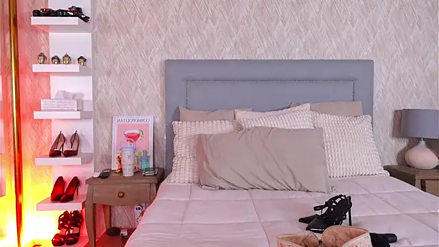 Snapshot of Sofy_Bradd chatting on November 26, 8:15 am Sofy Bradd online show from November 26, 8:15 am